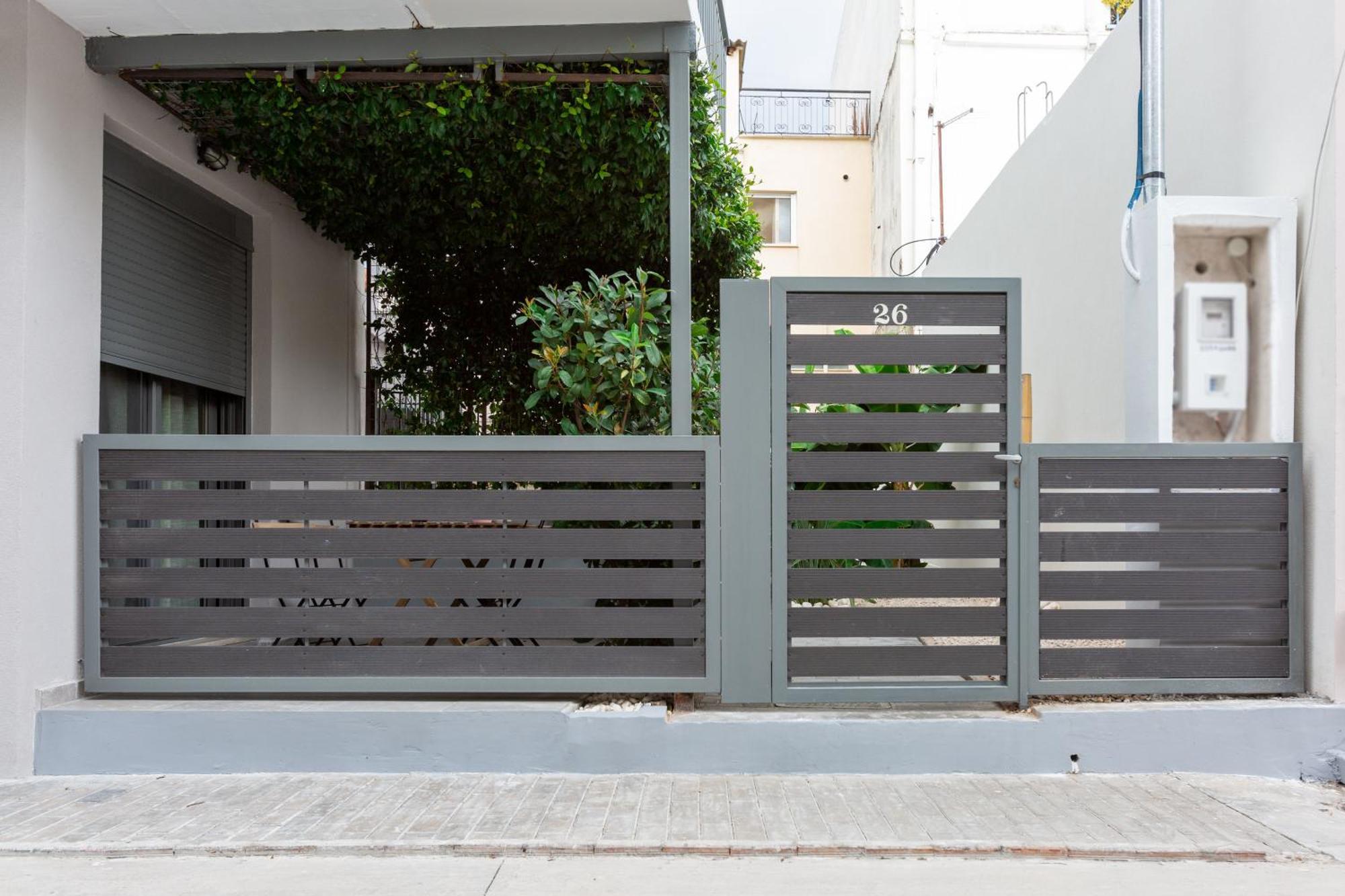 Groundfloor 2Br Apt With Smallyard Near The Heart Of Kalamata Exterior photo
